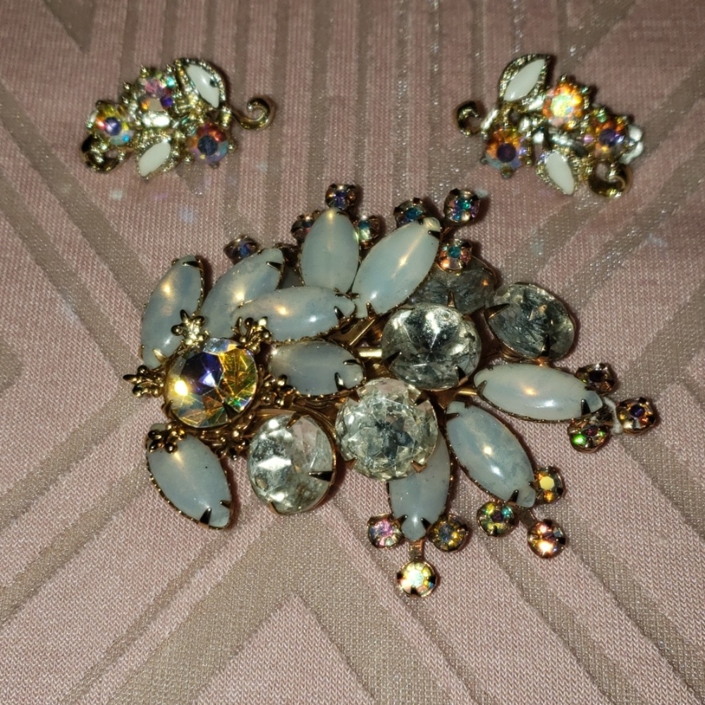 Vintage  Aurora Borealis Brooch  and earring set